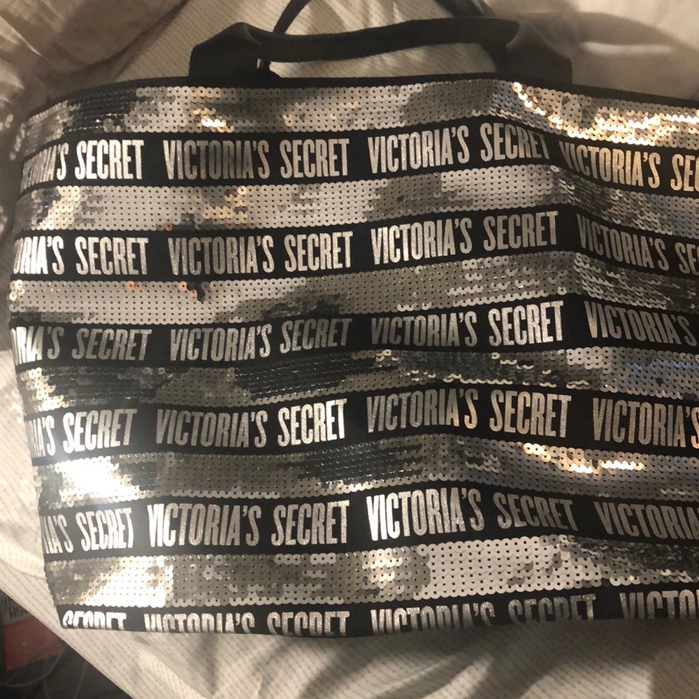 VS Tote